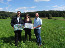 Der Grünen-Landtagsabgeordnete Martin Hahn informierte sich bei einem Besuch im Naturschutzgebiet Berger Weiher über die LEV-Arbeit. Foto: Th. Rösler.
