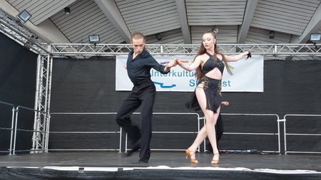 Tänzer auf dem interkulturellen Stadtfest